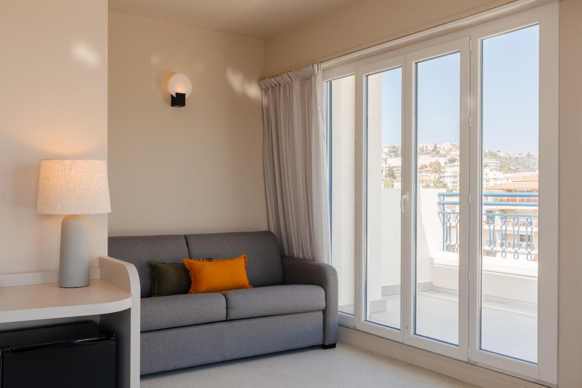 Yelo Promenade Powered By Sonder Hotel *